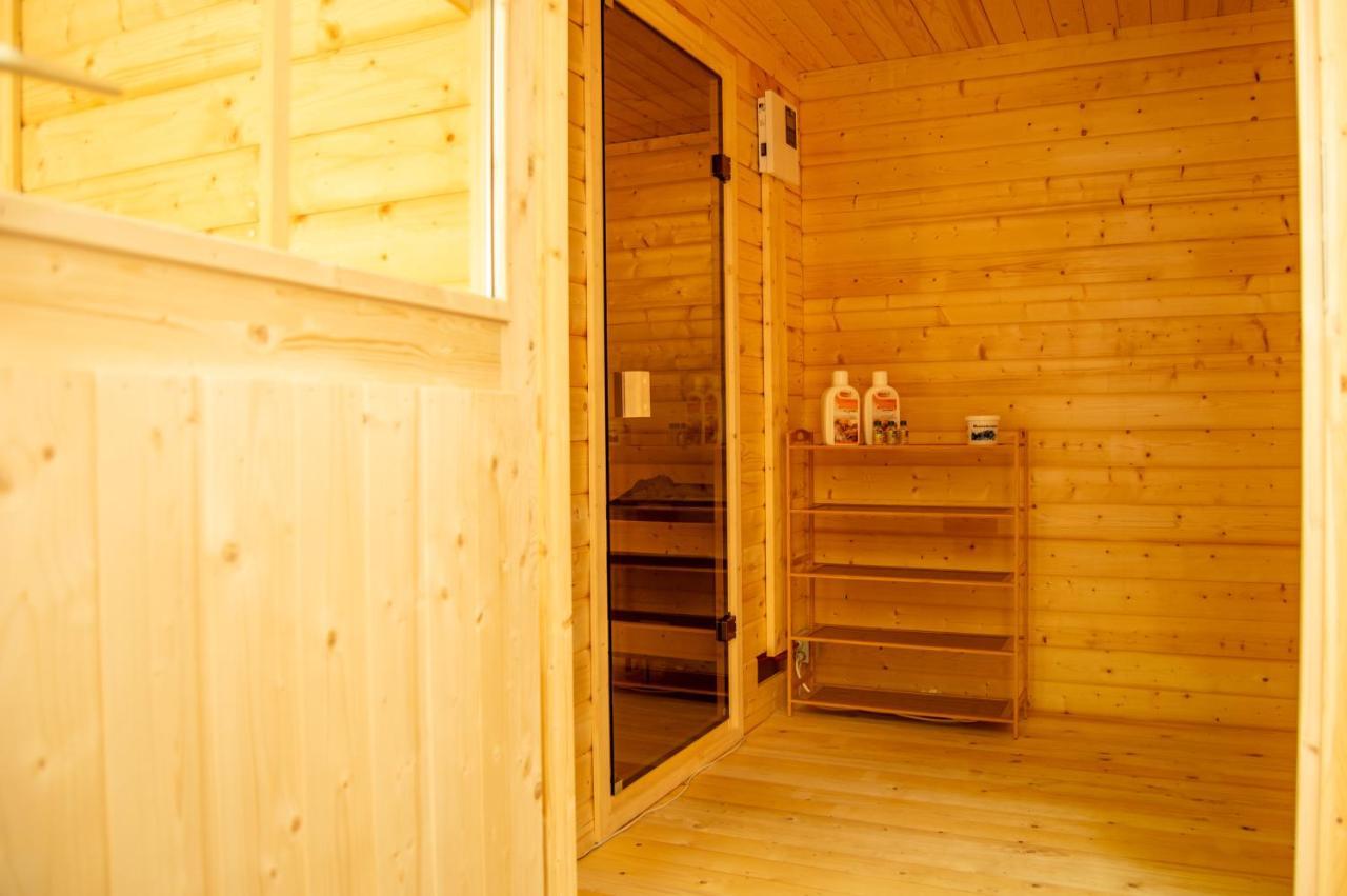 Wellness Mitten In Der Wasserfallstadt Triberg Triberg im Schwarzwald Esterno foto