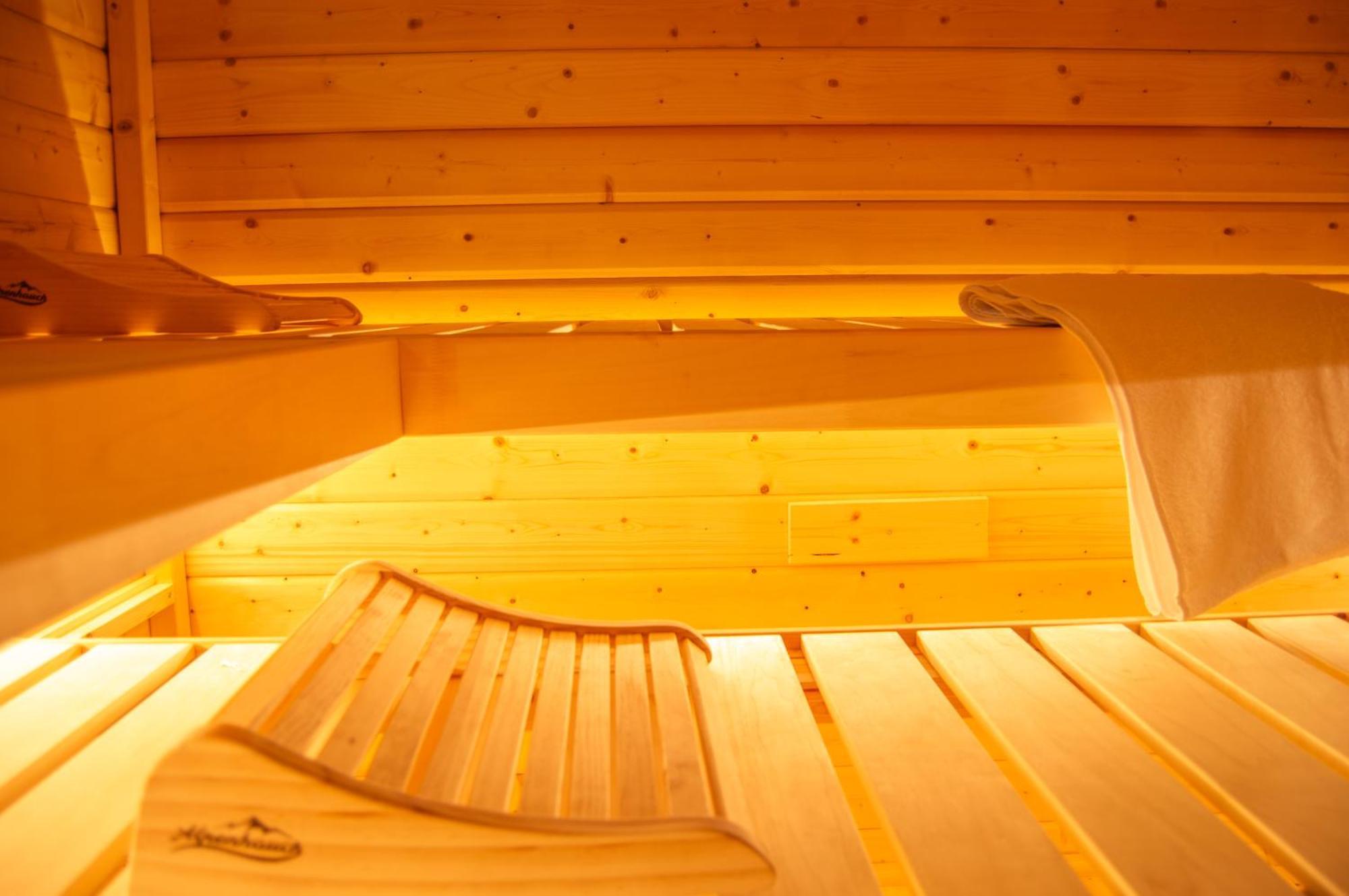 Wellness Mitten In Der Wasserfallstadt Triberg Triberg im Schwarzwald Esterno foto